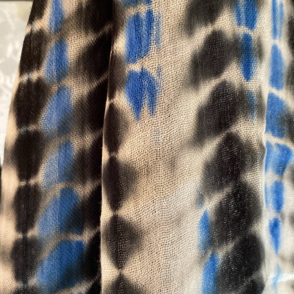 New Fringed Tie Dyed Scarf - Picture 3 of 3